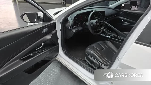 Hyundai The New Avante (CN7) 2024 Белый из Кореи, фото 2