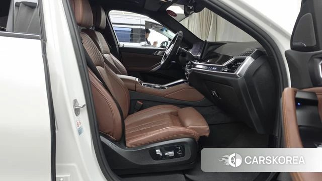 BMW X6 (G06) 2023 Белый из Кореи, фото 2