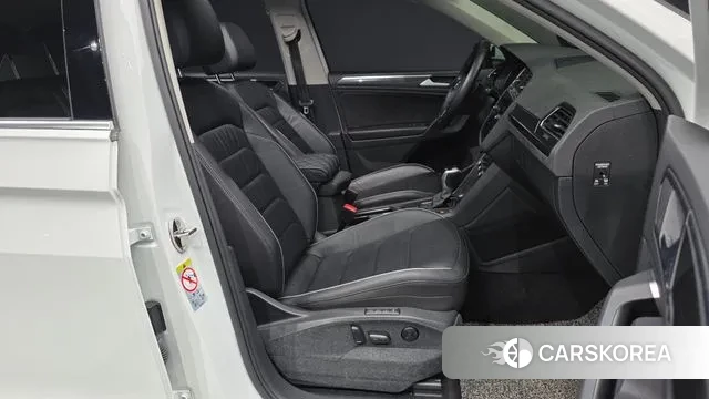 Volkswagen Tiguan second Generation 2020 Белый из Кореи, фото 2
