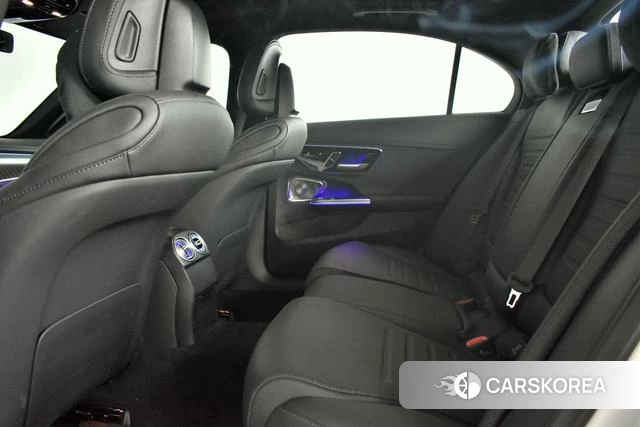 Mercedes-Benz C-class 2024 Белый из Китая, фото 2