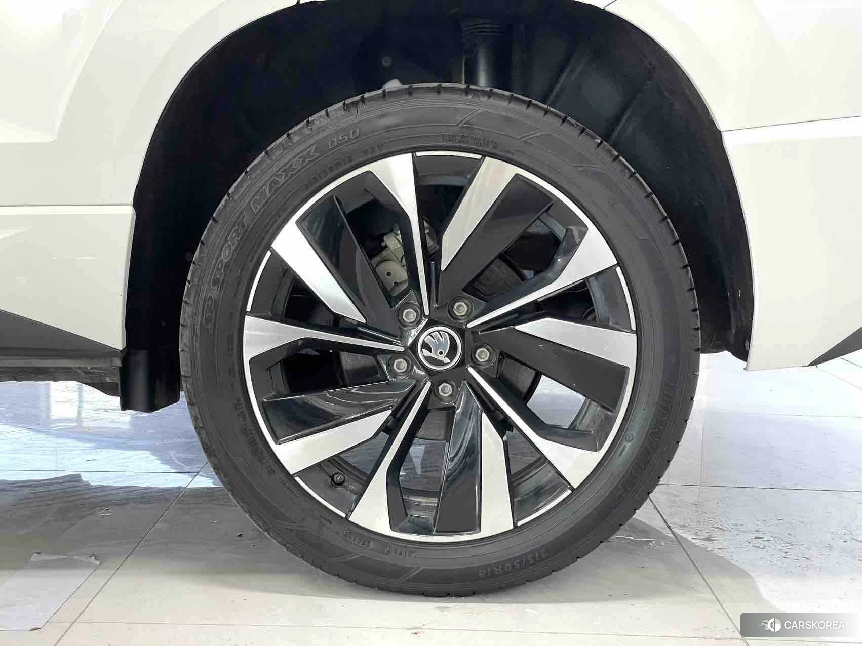 Skoda Karoq 2021 Белый из Китая, фото 2