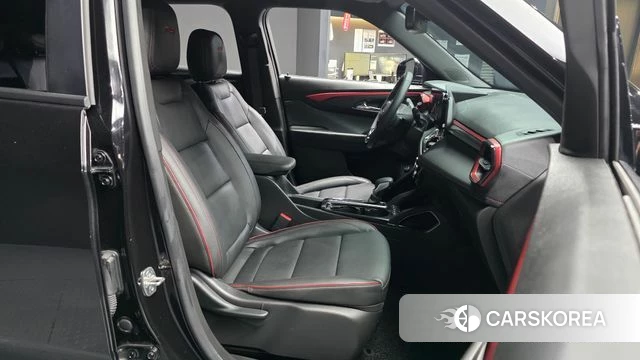 Chevrolet (GM Daewoo) The New Trail Blazer 2024 Черный из Кореи, фото 2