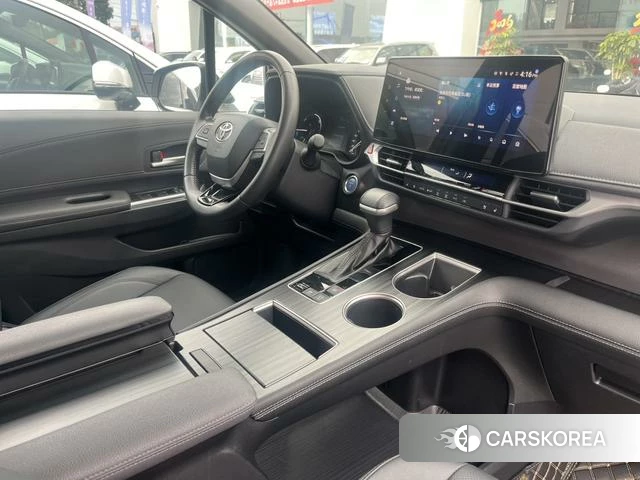Toyota Sienna 2023 Белый из Китая, фото 2