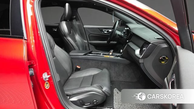Volvo S60 3rd generation 2022 Красный из Кореи, фото 2