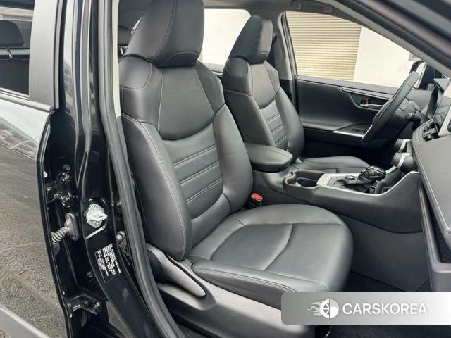 Toyota RAV4 2023 Черный из Китая, фото 2