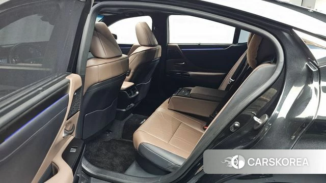 Lexus ES300h 7th generation 2023 Черный из Кореи, фото 2