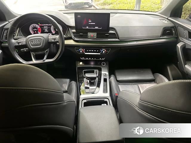 Audi Q5L 2021 Темно-серый из Китая, фото 2