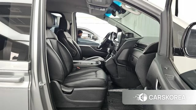 Hyundai Staria 2025 Серебристо-серый из Кореи, фото 2