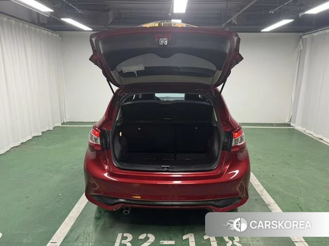 Nissan Tiida 2023 Красный из Китая, фото 2