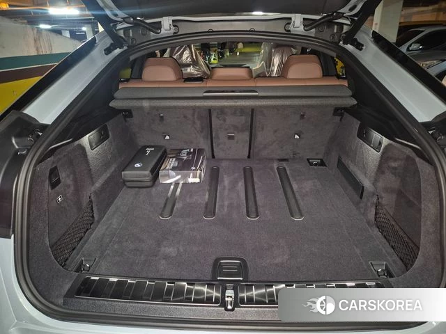 BMW X6 (G06) 2026 Светло-серебряный цвет из Кореи, фото 2