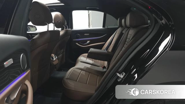 Mercedes-Benz E-Class W213 2023 Черный из Кореи, фото 2