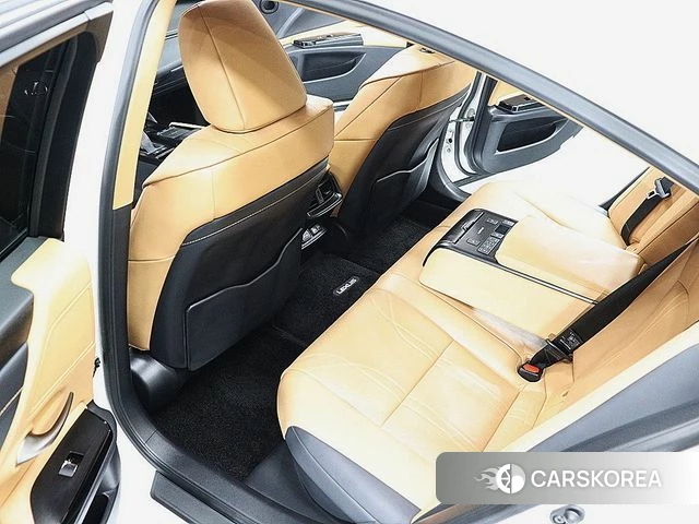 Lexus ES300h 7th generation 2021 Белый из Кореи, фото 2