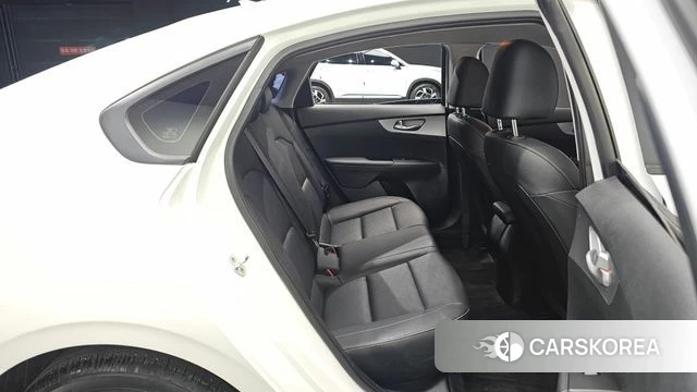Kia The New K3 2nd generation 2022 Белый из Кореи, фото 3