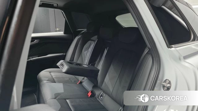 Audi Q4 e-Tron (F4) 2022 Белый из Кореи, фото 2