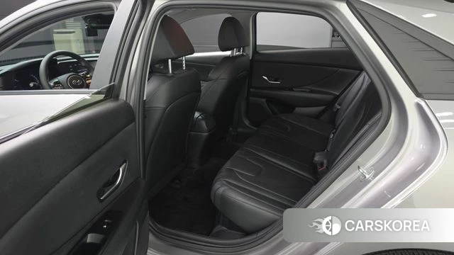 Hyundai Avante Hybrid (CN7) 2021 Серебристо-серый из Кореи, фото 2