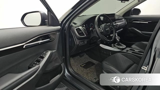 Kia Seltos 2021 Серый из Кореи, фото 2