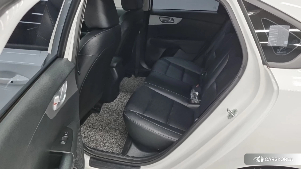 Kia The New K3 2nd generation 2022 Белый из Кореи, фото 2