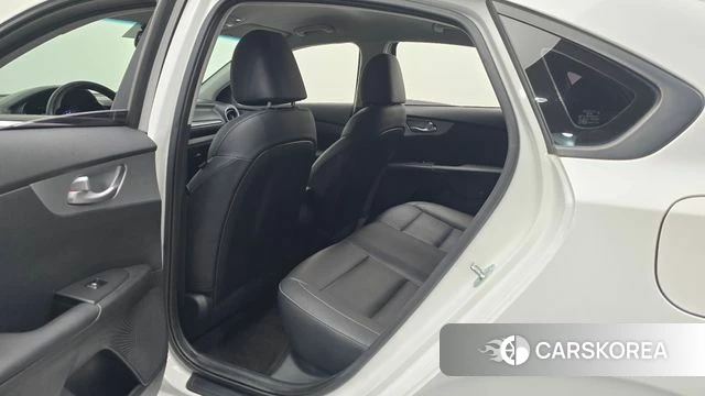 Kia The New K3 2nd generation 2023 Белый из Кореи, фото 2
