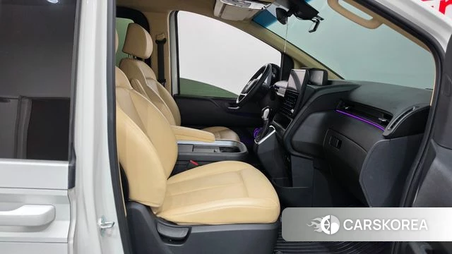 Hyundai Staria 2023 Белый из Кореи, фото 2