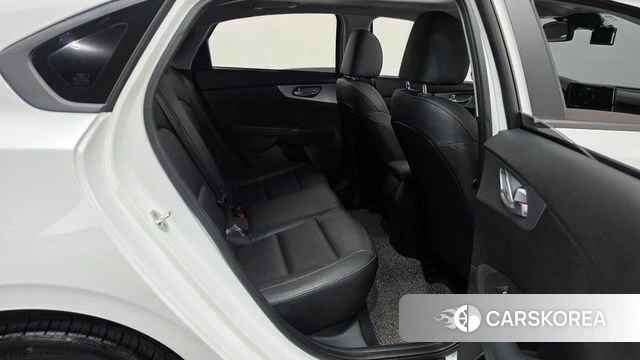 Kia The New K3 2nd generation 2021 Белый из Кореи, фото 2
