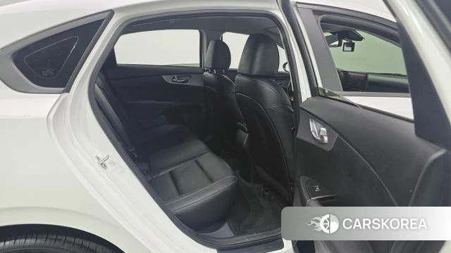 Kia The New K3 2nd generation 2021 Белый из Кореи, фото 2