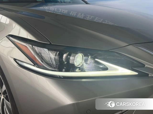 Lexus ES 2021 Серебристо-серый из Китая, фото 2