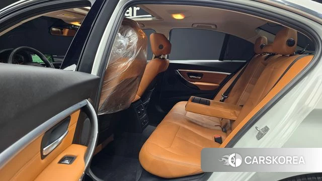 BMW 3 Series (F30) 2018 Белый из Кореи, фото 2