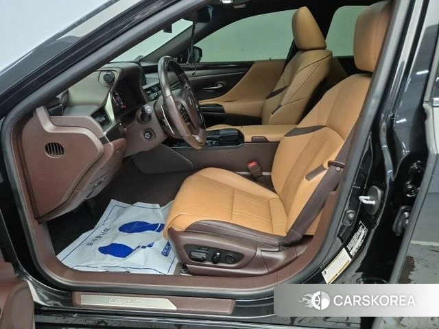 Lexus ES300h 7th generation 2020 Черный из Кореи, фото 2