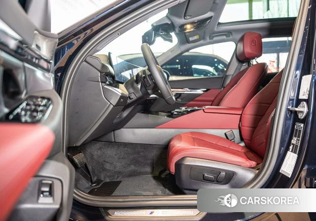 BMW 5 series 2025 Черный из Китая, фото 2