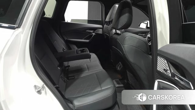 BMW iX1 (U11) 2023 Белый из Кореи, фото 2