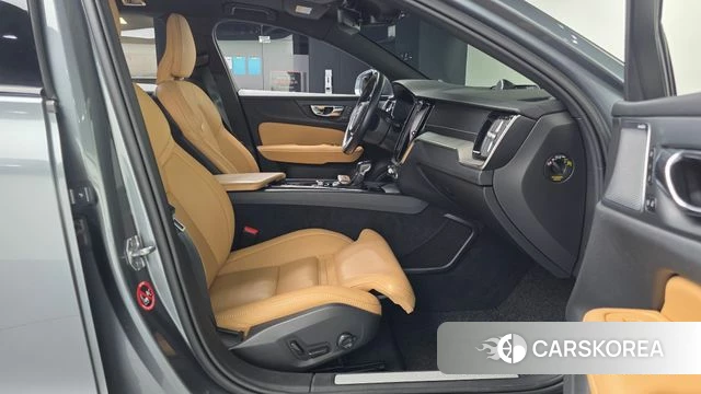 Volvo V60 Cross-Country 2nd Generation 2019 Серый из Кореи, фото 2