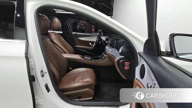 Mercedes-Benz E-Class W213 2021 Белый из Кореи, фото 2