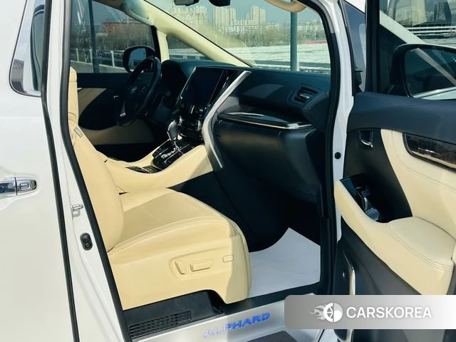 Toyota Alphard 2023 Белый из Китая, фото 2