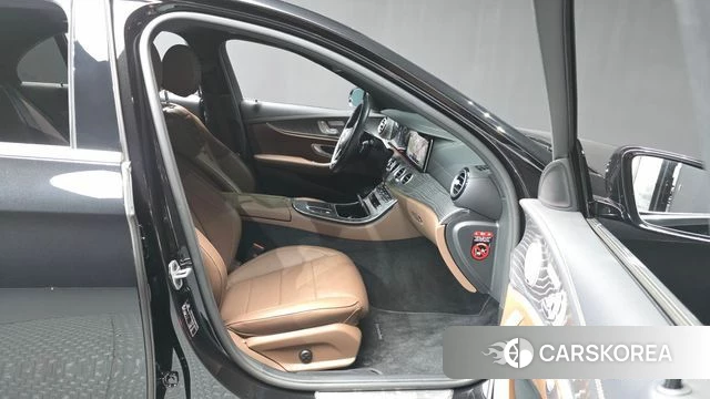 Mercedes-Benz E-Class W213 2022 Черный из Кореи, фото 2