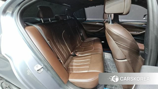 BMW 5 Series (G30) 2018 Серый из Кореи, фото 2