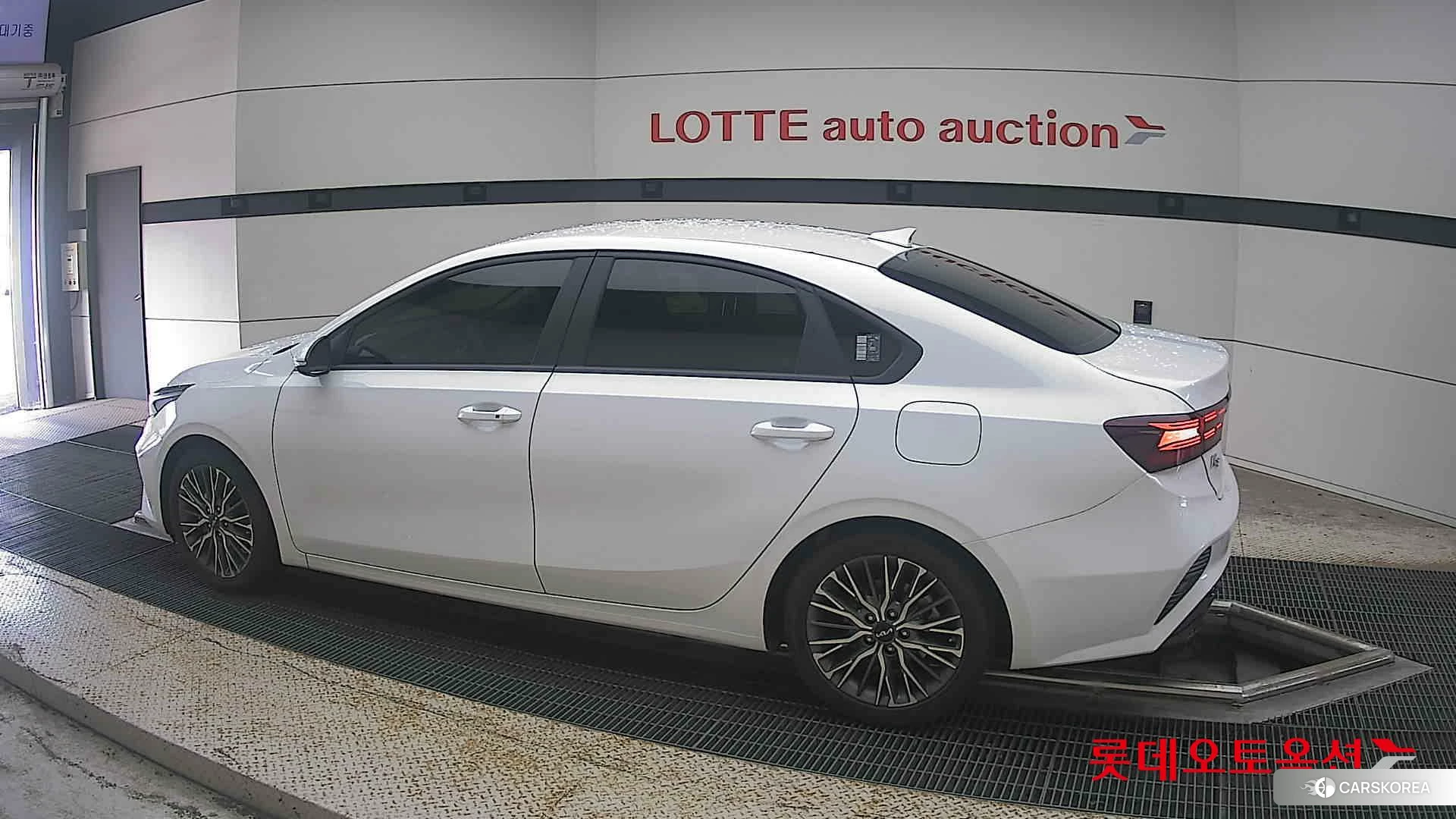 Kia K3 2023 Snow White Pearl (optional) из Кореи, фото 2