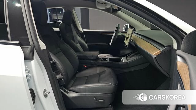 Tesla Model Y 2024 Белый из Кореи, фото 2