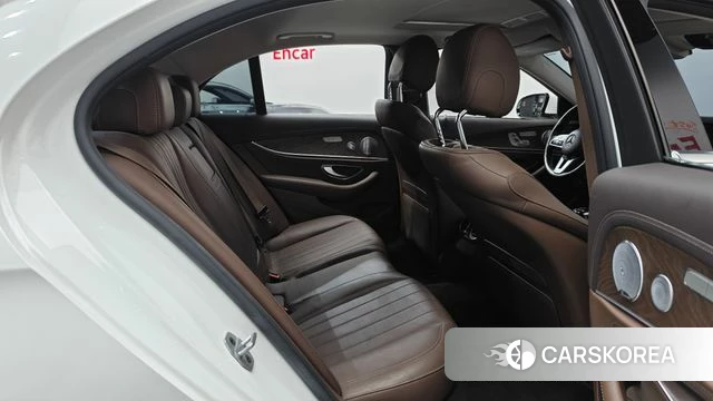 Mercedes-Benz E-Class W213 2018 Белый из Кореи, фото 2