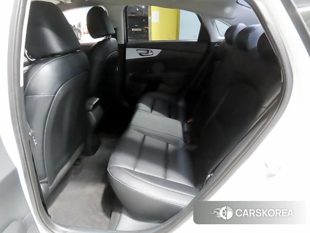 Kia The New K3 2nd generation 2022 Белый из Кореи, фото 2