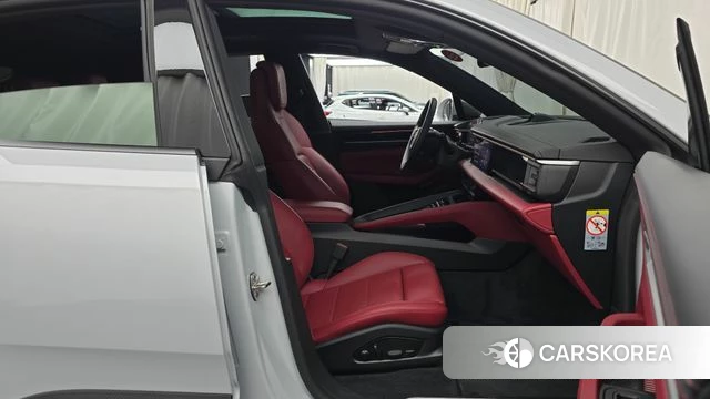 Porsche Makan EV 2025 Серебристо-серый из Кореи, фото 2