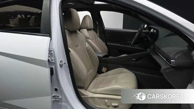 Hyundai The New Avante (CN7) 2023 Белый из Кореи, фото 2