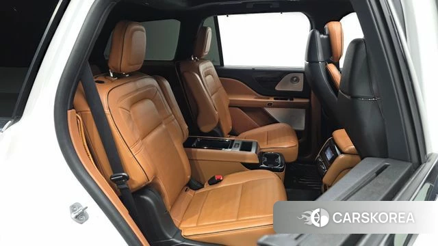 Lincoln Aviator 2nd generation 2022 Белый из Кореи, фото 2