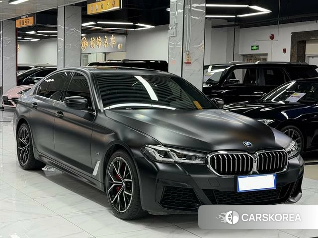 BMW 5 series 2022 Черный из Китая, фото 2
