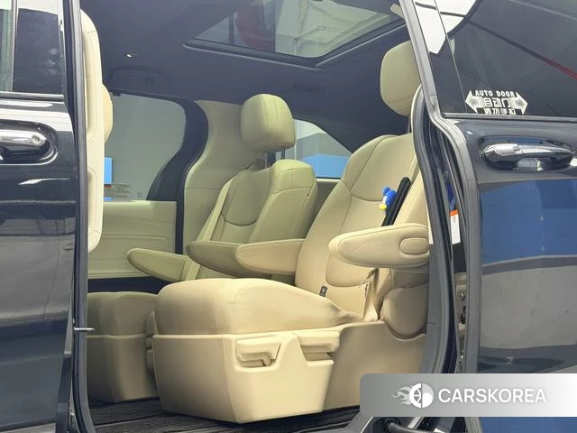 Toyota Granvia 2023 Черный из Китая, фото 2