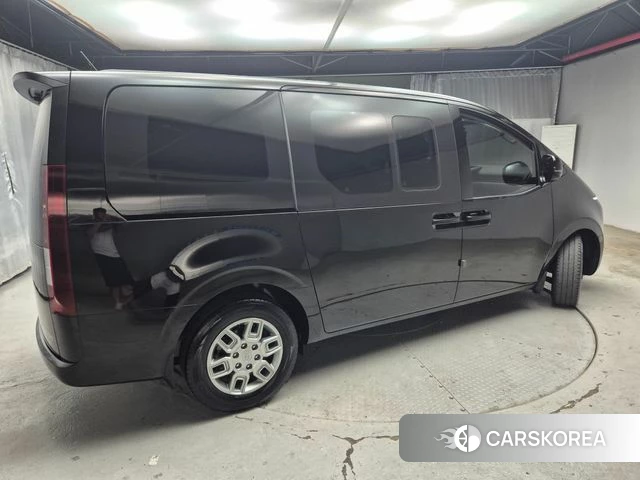 Hyundai Staria 2023 Черный из Кореи, фото 2
