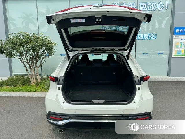 Toyota Venza 2023 Белый из Китая, фото 2