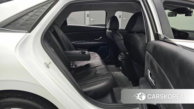 Hyundai The New Avante (CN7) 2024 Белый из Кореи, фото 2