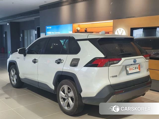 Toyota RAV4 2021 Белый из Китая, фото 2
