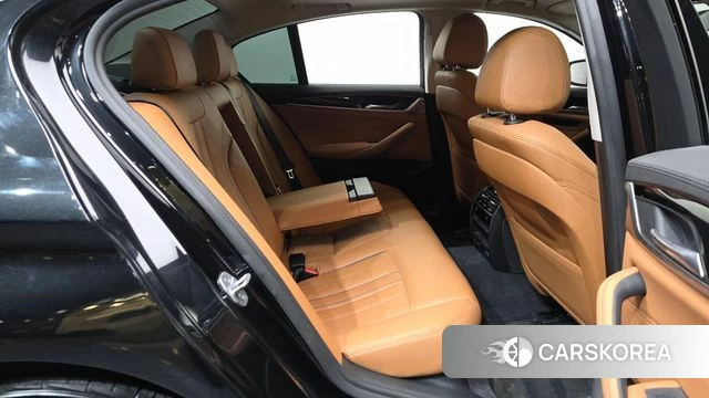 BMW 5 Series (G30) 2020 Черный из Кореи, фото 2