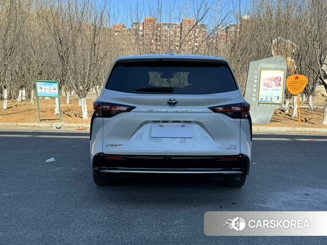 Toyota Sienna 2023 Белый из Китая, фото 2